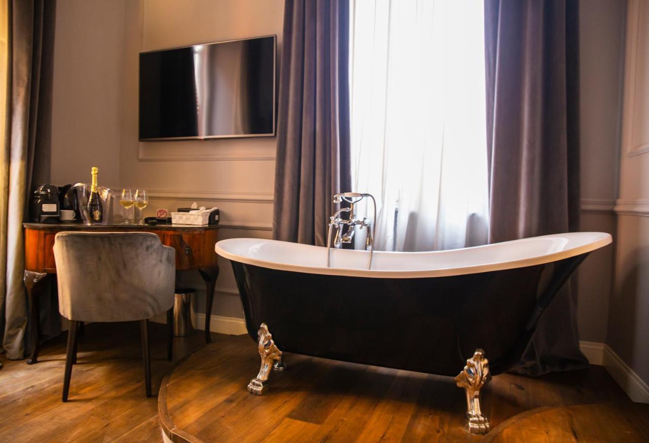 Relais San Lorenzo In Lucina Rome Exterior photo